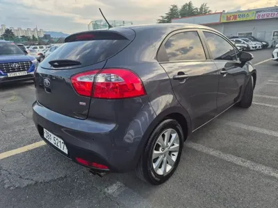 Kia Pride 2014, 79338 км, за 3445.36 USD