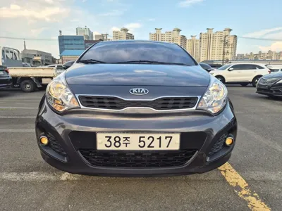 Kia Pride 2014, 79338 км, за 3445.36 USD