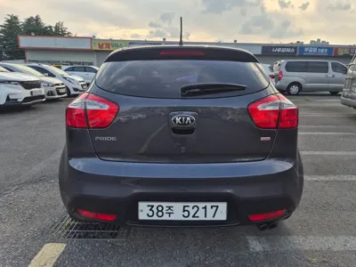 Kia Pride 2014, 79338 км, за 3445.36 USD