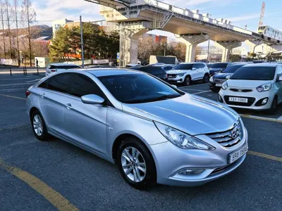 Hyundai Sonata 2011, 124269 км, за 2297.49 USD