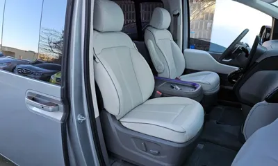 Hyundai Staria 2023, 40655 км, за 23112.56 USD - фото 10