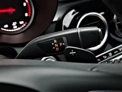Mercedes-Benz C-Class 2018, 67436 км, за 11815.68 USD - фото 9