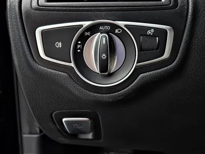Mercedes-Benz C-Class 2018, 67436 км, за 11815.68 USD - фото 18