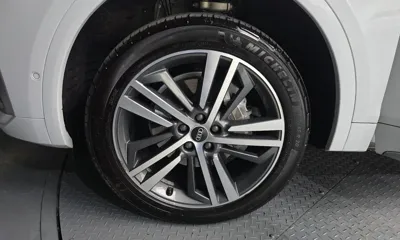 Audi Q5 2021, 132992 км, за 19372.03 USD