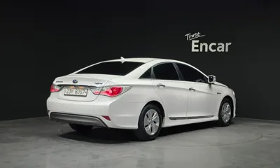 Hyundai Sonata 2014, 144751 км, за 2620.86 USD