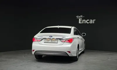 Hyundai Sonata 2014, 144751 км, за 2620.86 USD