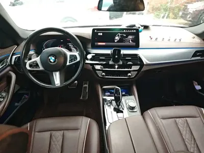 BMW 5 Series 2022, 75300 км, за 32077.07 USD - фото 10
