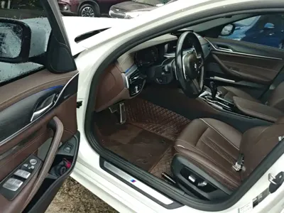 BMW 5 Series 2022, 75300 км, за 32077.07 USD - фото 16