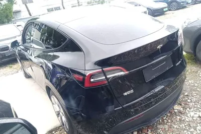 Tesla Model Y 2021, 63600 км, за 25512 USD