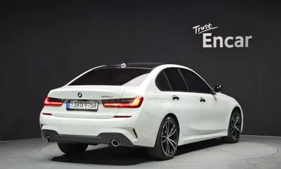 BMW 3-Series 2021, 84933 км, за 18178.23 USD