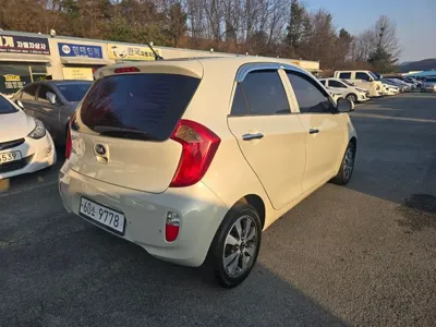 Kia Morning 2013, 105548 км, за 2619.14 USD