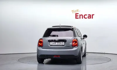 MINI Cooper 2016, 86806 км, за 4569.53 USD