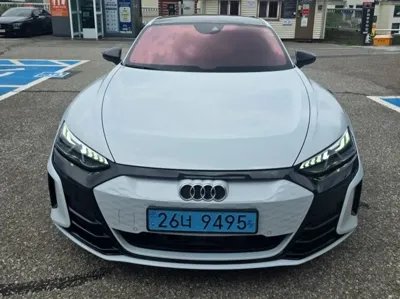 Audi e-tron GT · 2023 год