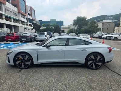 Audi e-tron GT 2023, 23000 км, за 61055.41 USD