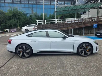 Audi e-tron GT 2023, 23000 км, за 61055.41 USD
