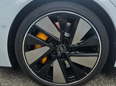Audi e-tron GT 2023, 23000 км, за 61055.41 USD