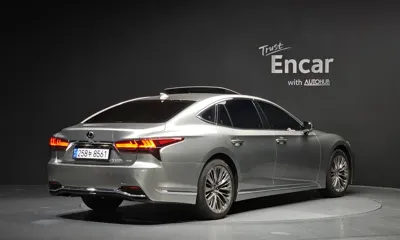 Lexus LS 2023, 30171 км, за 68924.77 USD