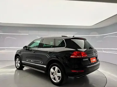Volkswagen Touareg 2014, 97000 км, за 9370.99 USD