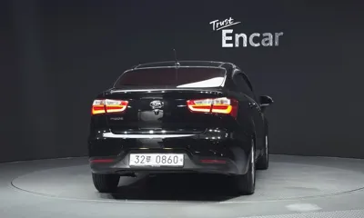 Kia Pride 2016, 112940 км, за 3908.8 USD