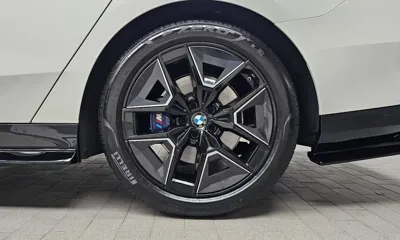 BMW 5-Series 2024, 28507 км, за 37856.76 USD - фото 21