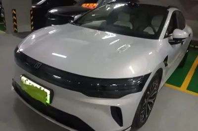Zeekr 007GT · 2025 год