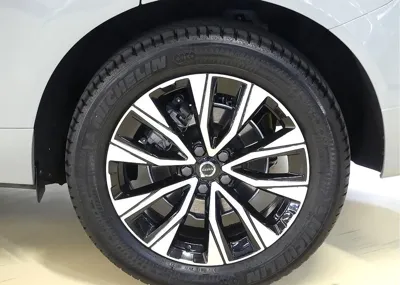 Volvo XC60 2024, 25800 км, за 31508.47 USD