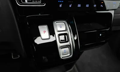 Hyundai Staria 2022, 70114 км, за 22185.41 USD - фото 9