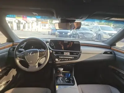 Lexus ES 2024, 24000 км, за 28891.93 USD