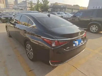 Lexus ES 2024, 24000 км, за 28891.93 USD