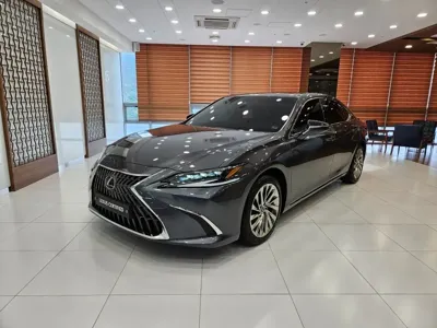 Lexus ES · 2025 год
