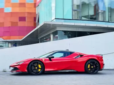 Ferrari SF90 2021, 7800 км, за 660669.94 USD