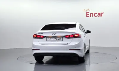 Hyundai Avante 2018, 59216 км, за 7481.14 USD