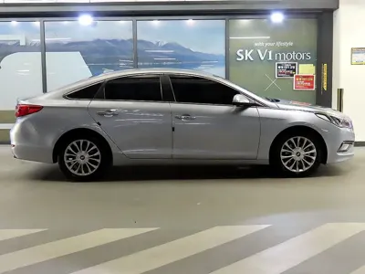 Hyundai Sonata 2016, 128840 км, за 4801.37 USD