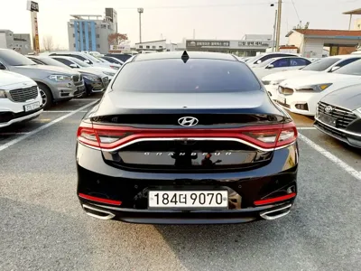 Hyundai Grandeur 2017, 146000 км, за 8131.68 USD