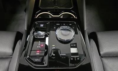 BMW 5-Series 2025, 4275 км, за 42011.29 USD - фото 9
