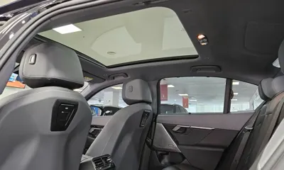 BMW 5-Series 2025, 4275 км, за 42011.29 USD - фото 16