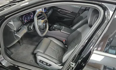 BMW 5-Series 2025, 4275 км, за 42011.29 USD - фото 17