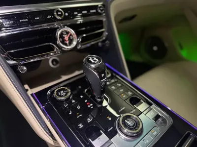 Bentley Flying Spur 2020, 58000 км, за 111713.46 USD - фото 14