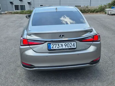 Lexus ES 2026, 8 км, за 36416.96 USD