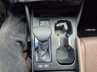 Lexus ES 2026, 8 км, за 36416.96 USD - фото 9