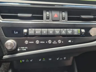 Lexus ES 2026, 8 км, за 36416.96 USD - фото 18