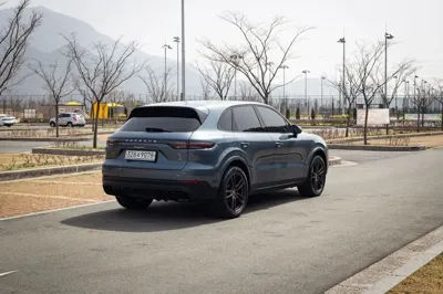 Porsche Cayenne 2019, 101000 км, за 35103.67 USD - фото 2