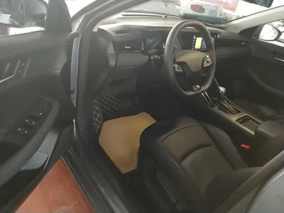 Roewe i5 2026, 7700 км, за 9555 USD - фото 18