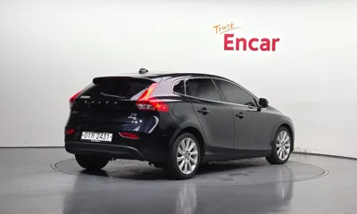 Volvo V40 2014, 147323 км, за 1962.72 USD