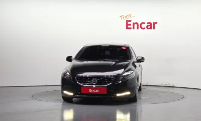 Volvo V40 2014, 147323 км, за 1962.72 USD