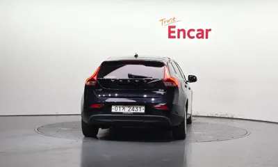 Volvo V40 2014, 147323 км, за 1962.72 USD