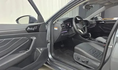 Volkswagen Jetta 2023, 15389 км, за 22703.64 USD - фото 10