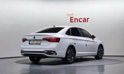 Volkswagen Jetta 2023, 31584 км, за 16214.1 USD
