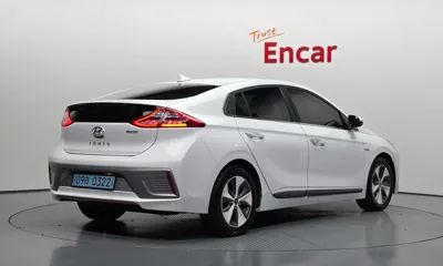 Hyundai Ioniq 2017, 110119 км, за 7085.74 USD