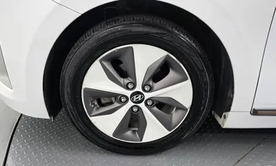 Hyundai Ioniq 2017, 110119 км, за 7085.74 USD